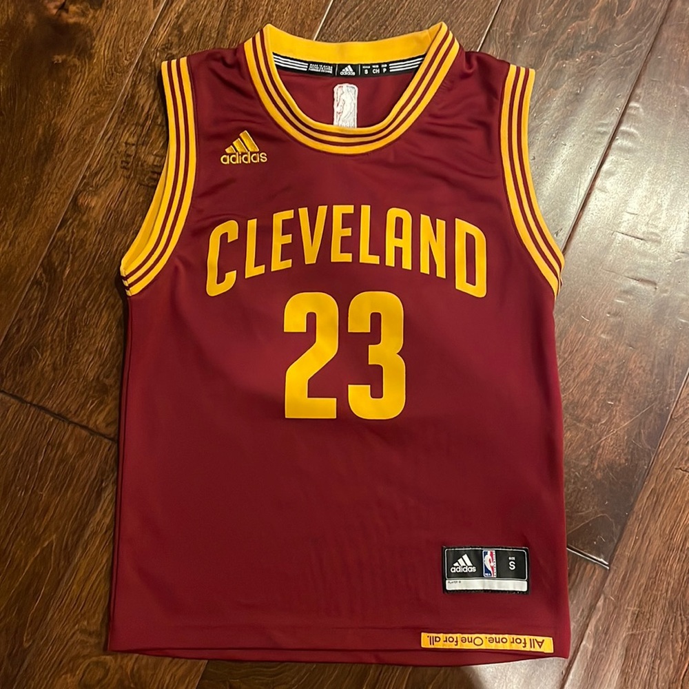 Boys Lebron James Cleveland Cavaliers Jersey, Size Small